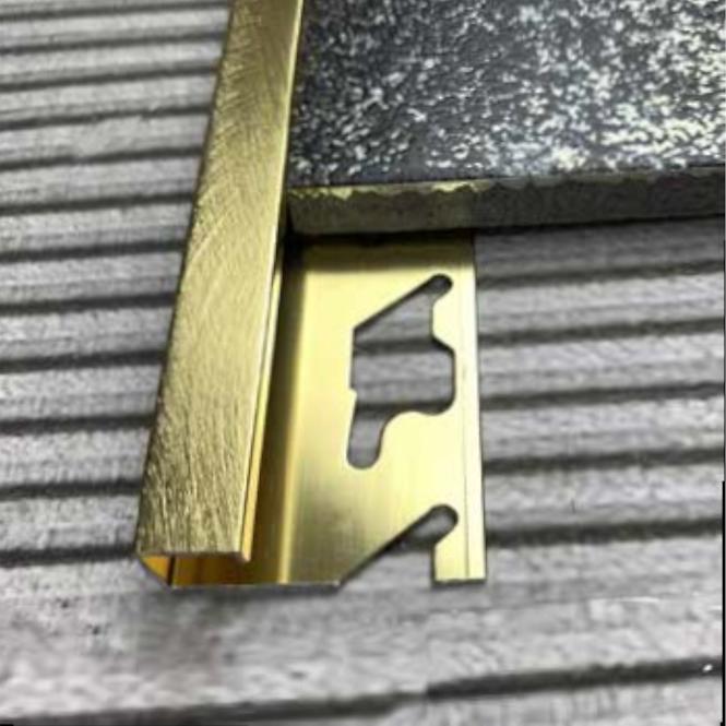 Profil Cubalu Alu Anod Gold Brushed „spiga” 2500/27/10 mm