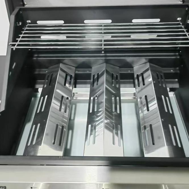 89XB MERCADO PLYNOVÝ GRIL ESSENCE 3+1. 11.7KW