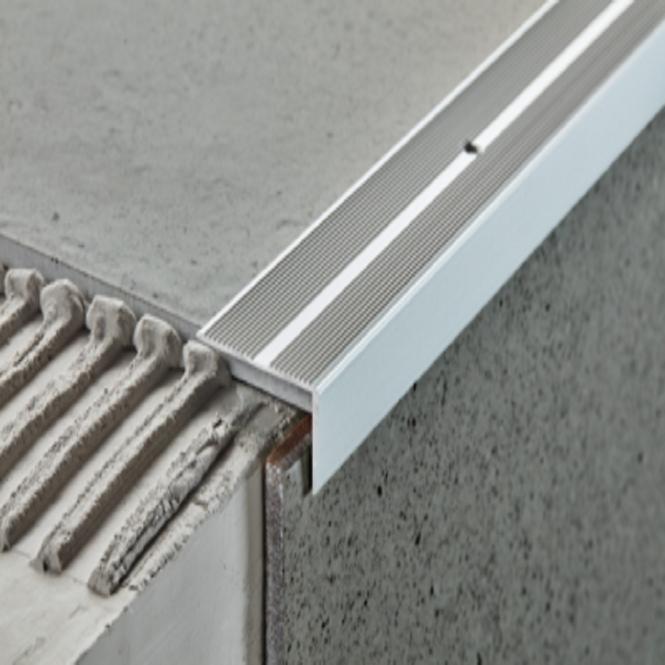 Treppenprofil mit Nut LSSR 42X22 1,0m Silber,2