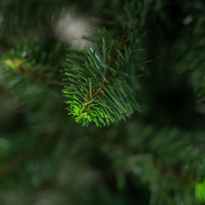 KIEFER WEIHNACHTSBAUM MIT GRÜNER ENDE 120 cm.