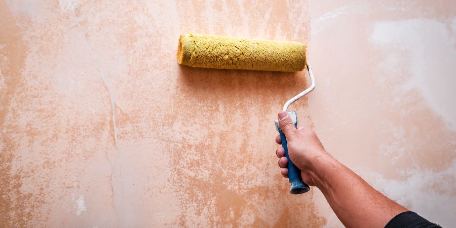 Ist es möglich, schmutzige Wände zu grundieren?